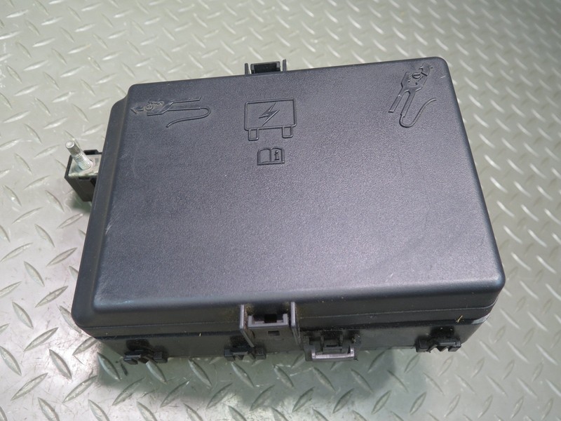 2014-2017 MASERATI GHIBLI M157 SQ4 ENGINE BAY FUSE RELAY JUNCTION BOX