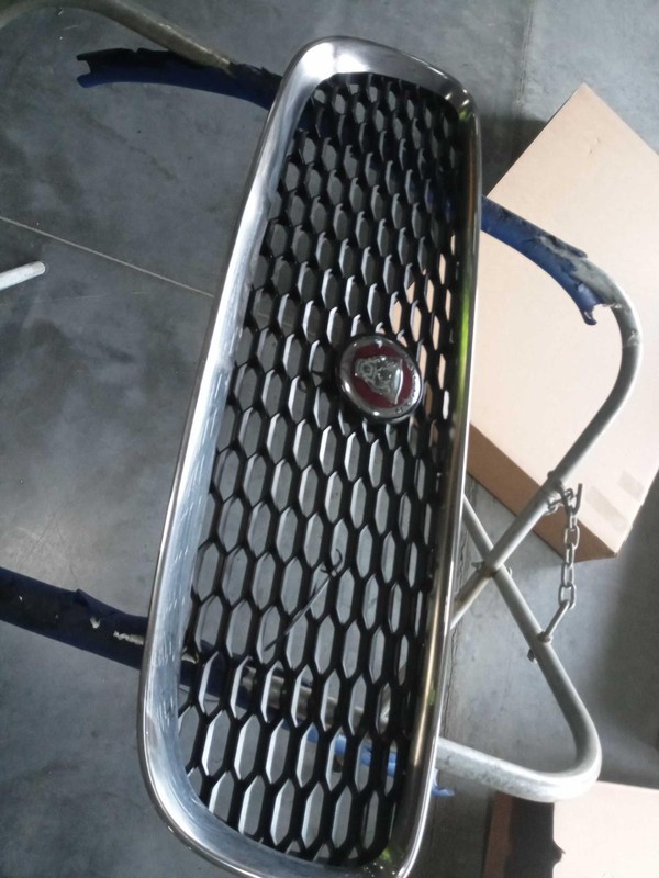2019 Jaguar E-PACE OEM Silver Grille 4WD Used Part J9C7248 J9C7251 122K Mi