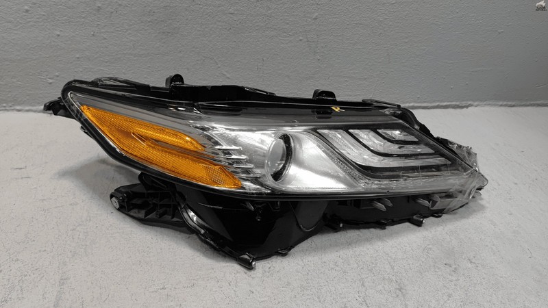 2019-2020 TOYOTA CAMRY XSE RIGHT PASSENGER SIDE HEADLIGHT LIGHT LED LAMP OEM