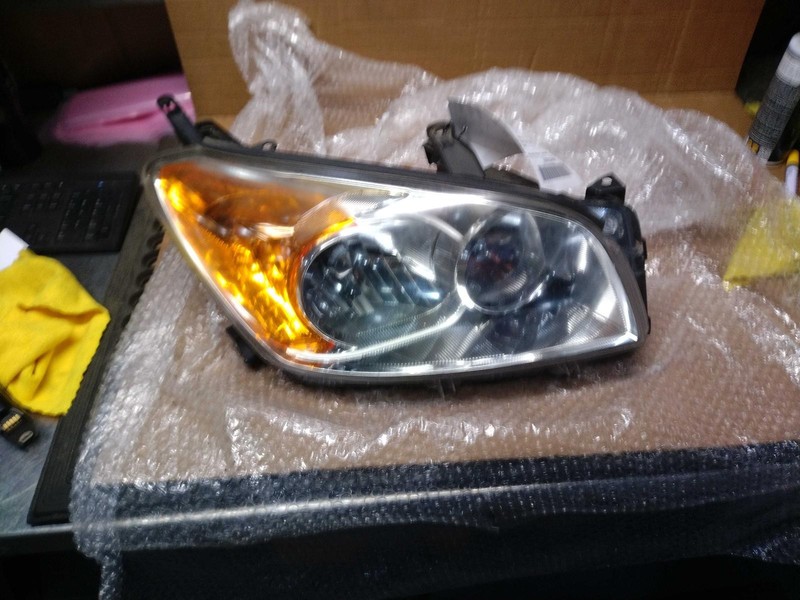 2009 Toyota RAV4 Right Headlight Assembly Grey Used OEM 326801 Light Hazing