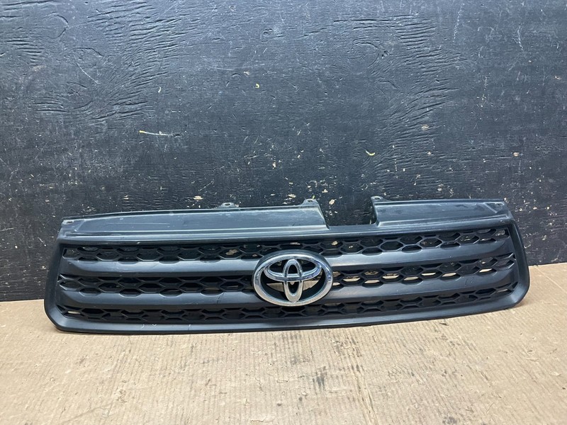 2004 2005 Toyota RAV4 Front Upper Grill Grille OEM Z8117 DG