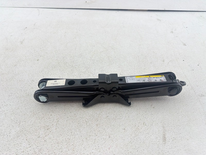 2017 - 2025AUDI A4 EMERGENCY SPARE TIRE SCISSOR JACK 8W0 011 031 D OEM