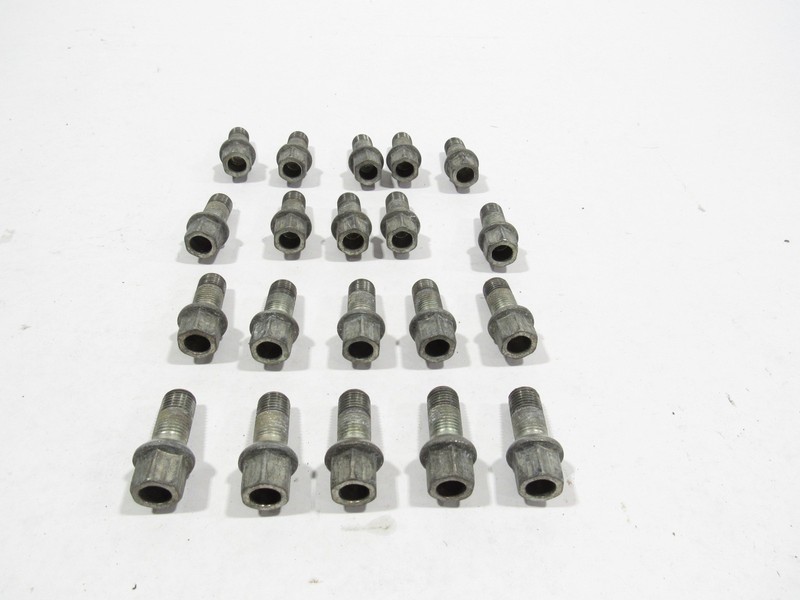 16-23 Audi TT 2019 Wheel Lug Lugs Bolt Bolts Nut Nuts Set 20 PCS *