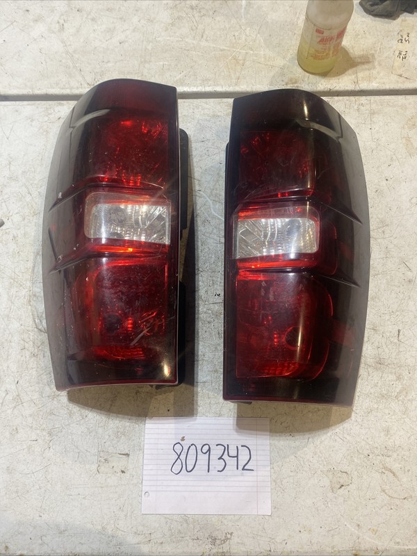 2007-2014 Chevy Tahoe Suburban Tail Lights Left Right 07 08 09 10 11 12 13 GM