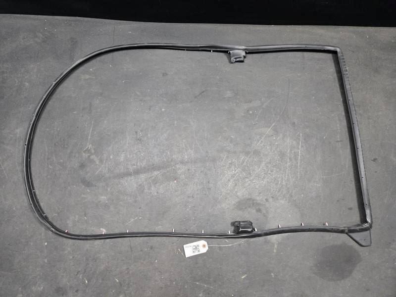 Rear Left Door Weatherstrip 2021 Toyota RAV4 67872-0R050 2019 2020 2022 - 2025