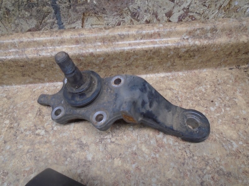 95-04 Toyota Tacoma Driver Spindle Control Arm Ball Joint OEM 43340-39585 Front