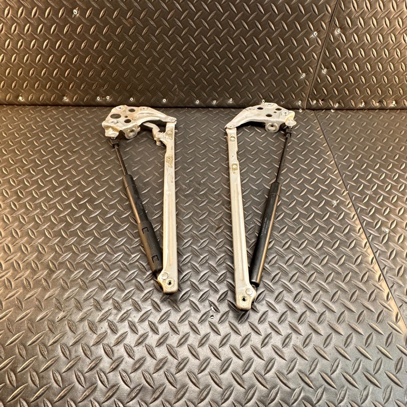 97-02 Mercedes CLK320 coupe HOOD HINGES w/GAS SPRING SET OEM