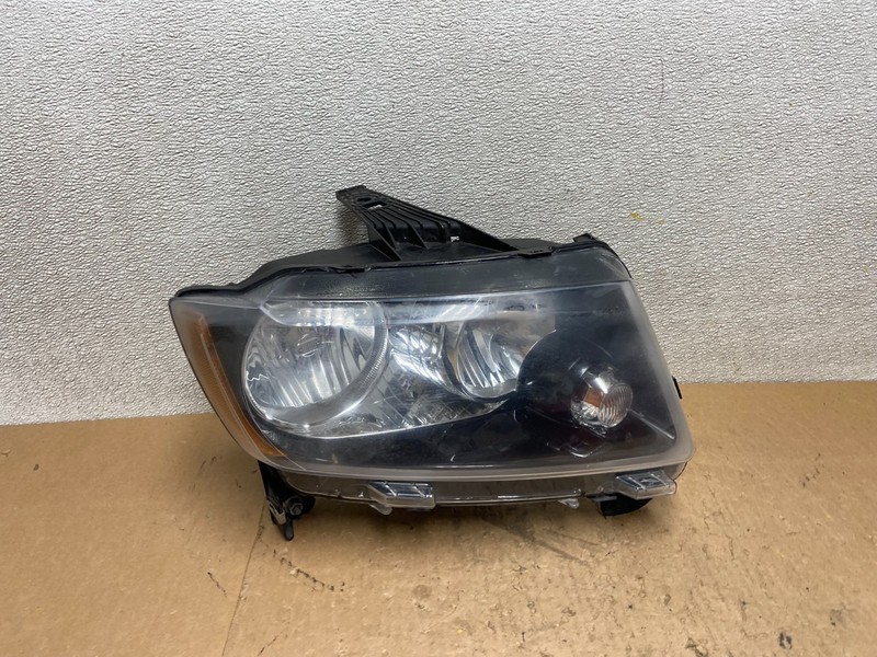 2011-2013 Jeep Grand Cherokee Right Passenger Halogen Headlight Z9340 DW