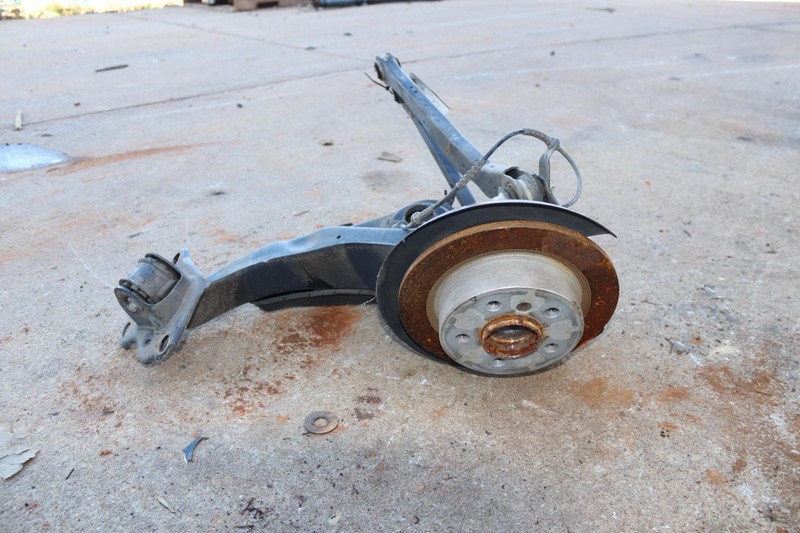 2014-2017 MINI COOPER HATCH REAR RIGHT SIDE SPINDLE KNUCKLE HUB W/ ARMS OEM