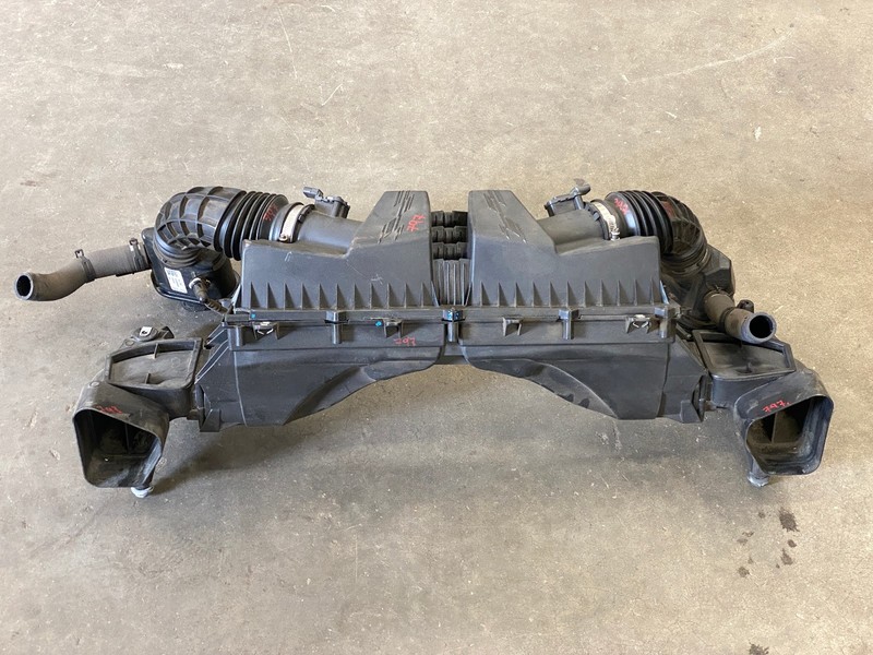 2020-2024 CADILLAC CT5 ENGINE AIR INTAKE FILTER CLEANER BOX HOUSING OEM LOT797