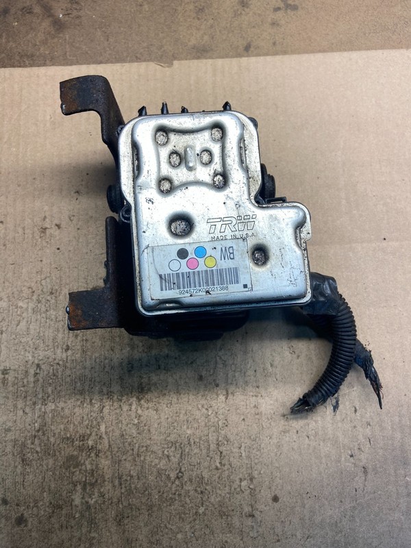 2004-07 GMC Savana Express ABS Brake Pump Control OEM 13567149 Z8895 DG
