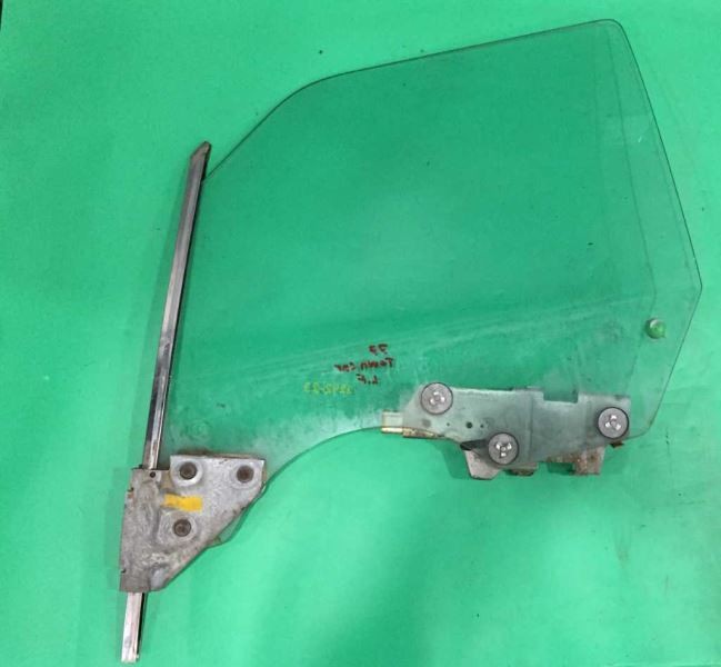 75-79 LINCOLN CONTINENTAL SDN LEFT FRONT WINDOW DOOR GLASS W/VENT OEM 3242-23