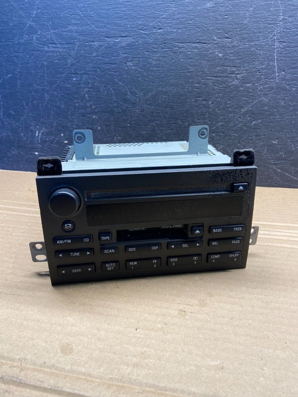 2003 - 2010 Lincoln Town Car AM/FM Radio CD Player AE4703DG