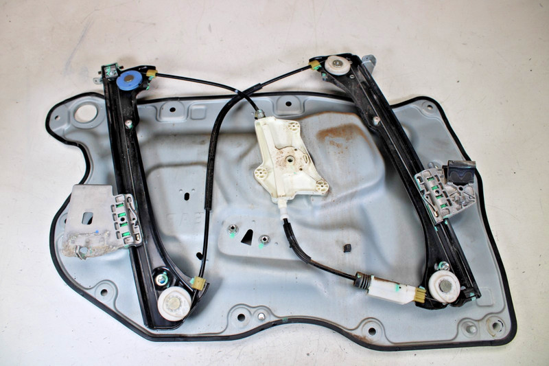 Nissan 370 Z Coupe Z34 Front Left Door Window Regulator 915517-105-