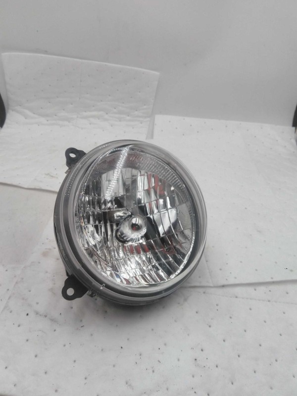 2003 Jeep Liberty Right Headlight Assembly OEM Used 549025 LENS WEAR 4DR