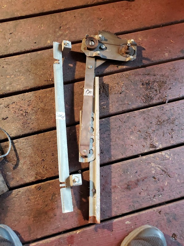 68 MERCEDES BENZ 230 W114 HAND CRANK WINDOW REGULATOR FRONT RIGHT OEM
