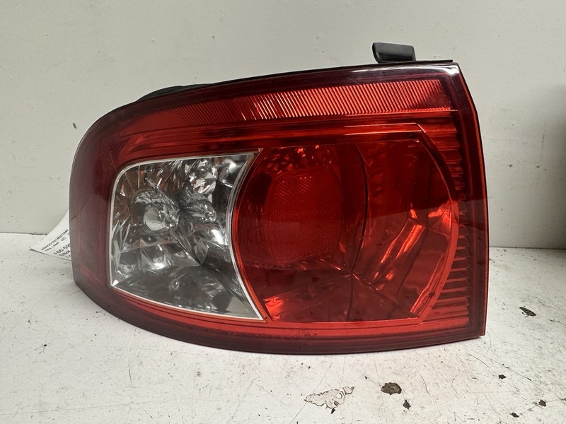 2003-2006 Kia Magentis Left Driver Qrt Mtd Tail Light Lamp Taillight Taillamp Oe