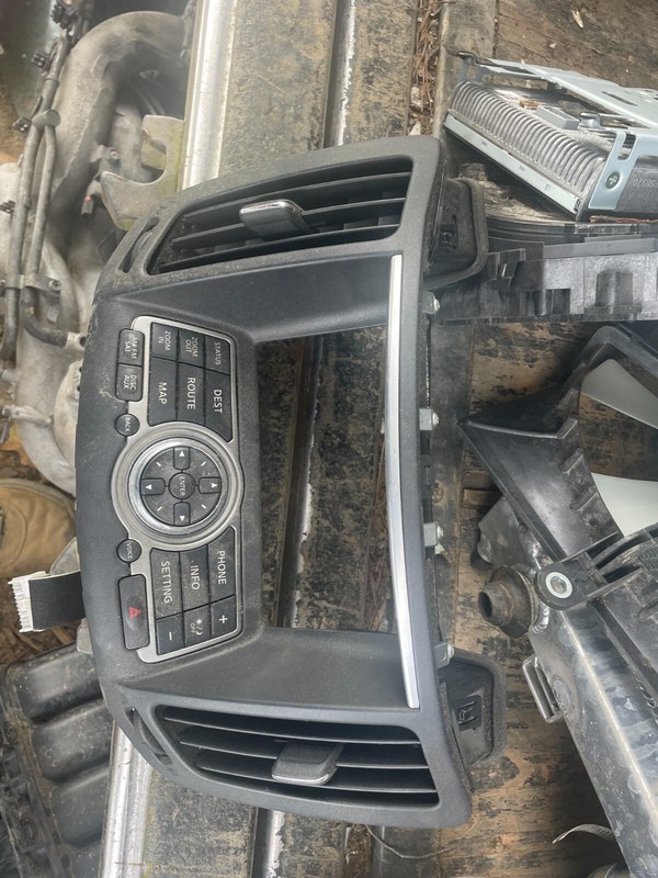10-13 INFINITI G37 G35 FX35 EX35 INFO GPS Screen Radio Trim w/ Vents & CONTROLS
