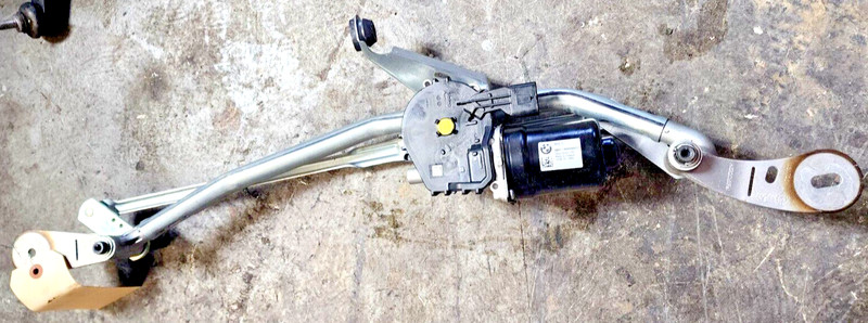 BMW 330i G20 WINDSHIELD WIPER TRANSMISSION LINKAGE W/ MOTOR OEM 2019 - 2020