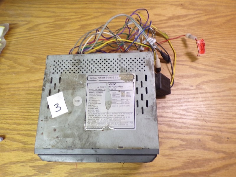 Jensen KDC9640 Stereo CD Receiver w/ Wire Assembly missing Knob