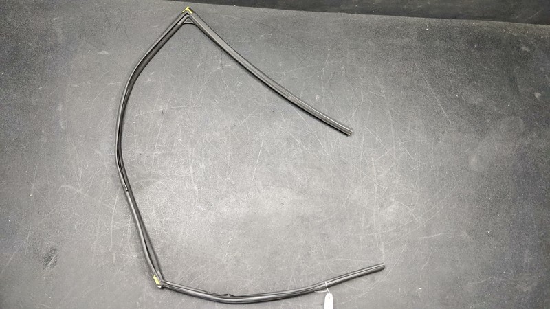 Left Front Glass Rubber Run Weatherstrip 80331-6FL0A 2018 Nissan Rogue 2017 2019