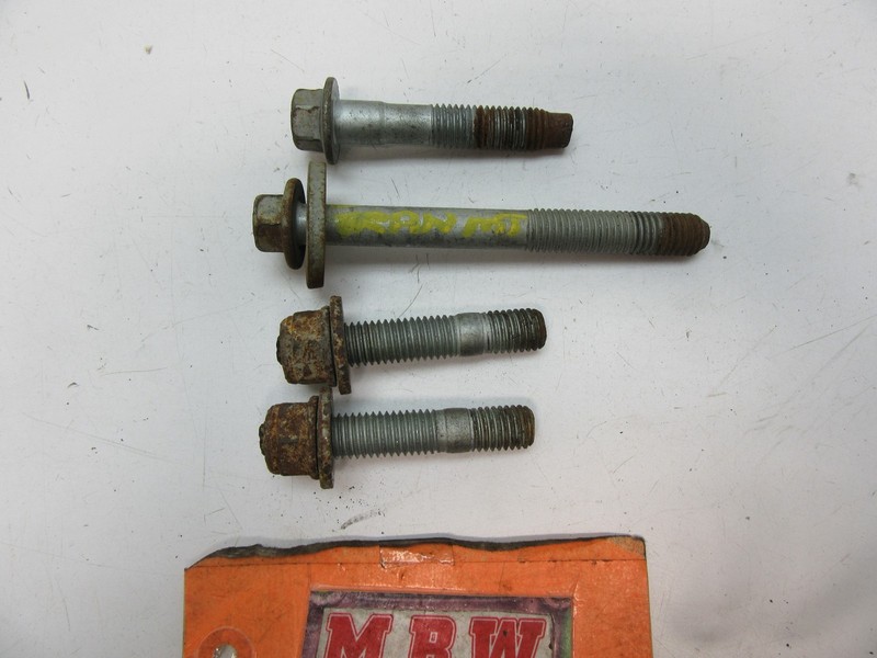 SET OF 4 BOLTS REAR BACK TRANSMISSION MOUNT AUTOMATIC TRANSMISSION AUTO 4X4 3.0L