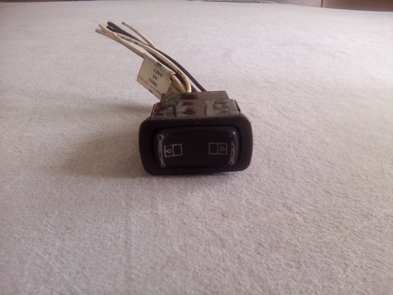 Mack 1MR4323M15 Window Switch W/Connector