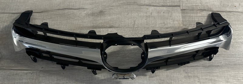 53114-06062 2015 - 2017 Toyota Camry Upper Grille W/O Hybrid OE SDN Fair
