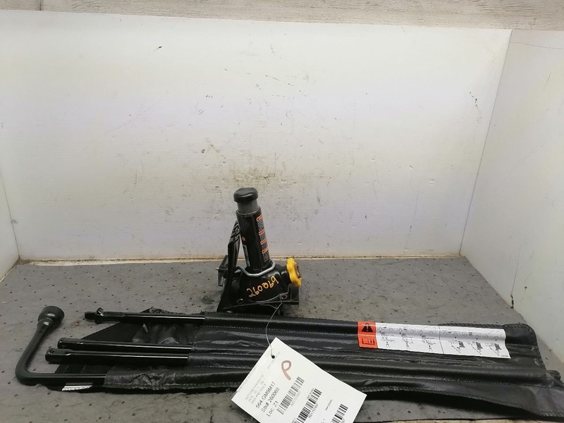 SIERRA 1500 2017 Jack and Tools 1757697