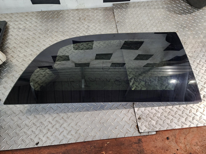 08-16 Chrysler Town Country Rear Passenger Right Movable Glass Assembly Tested