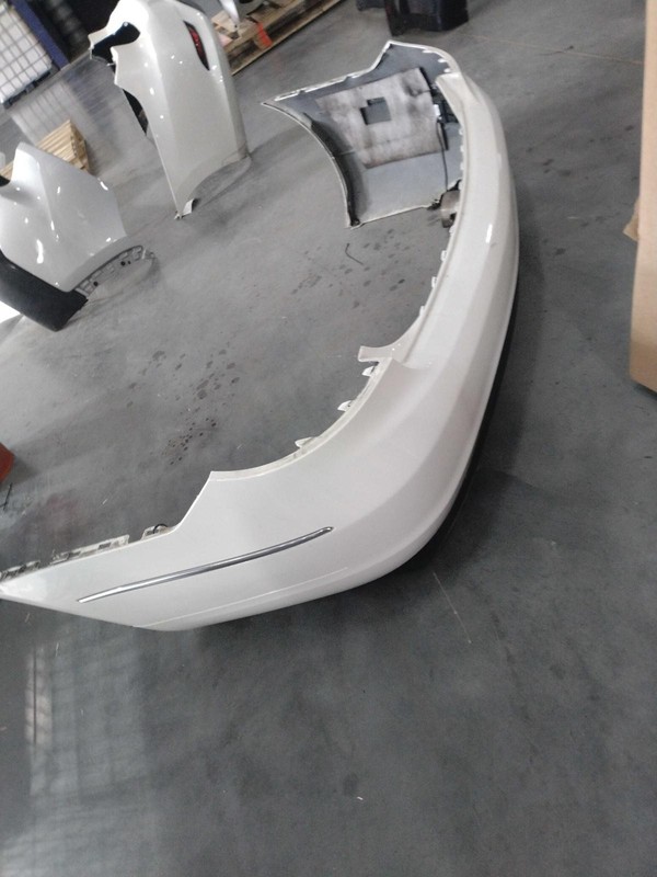 2015 MERCEDES E-CLASS WHITE Bumper Assembly OEM 2076100114 91000 Miles