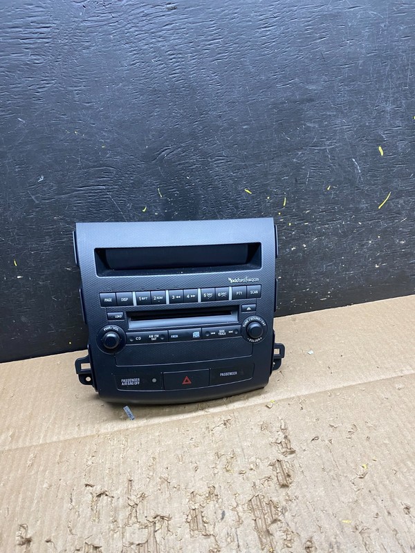 2007 to 2010 Mitsubishi Outlander Am Fm Cd Player Radio OEM Receiver v7431 DG