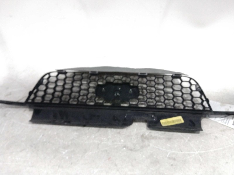2007 Ford Escape Grille OEM 5L8Z8200AAB Used 116K Miles Genuine Parts