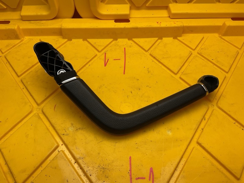 2011-2014 Porsche Cayenne Front Inside Door Pull Handle Right Passenge