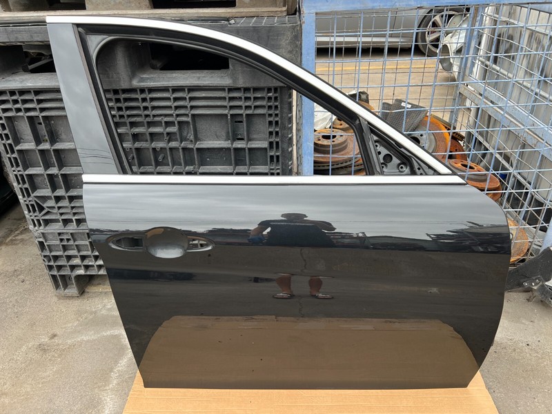 17-24 Alfa Romeo Giulia FRONT RIGHT PASSENGER SIDE DOOR SHELL Black 408 OEM