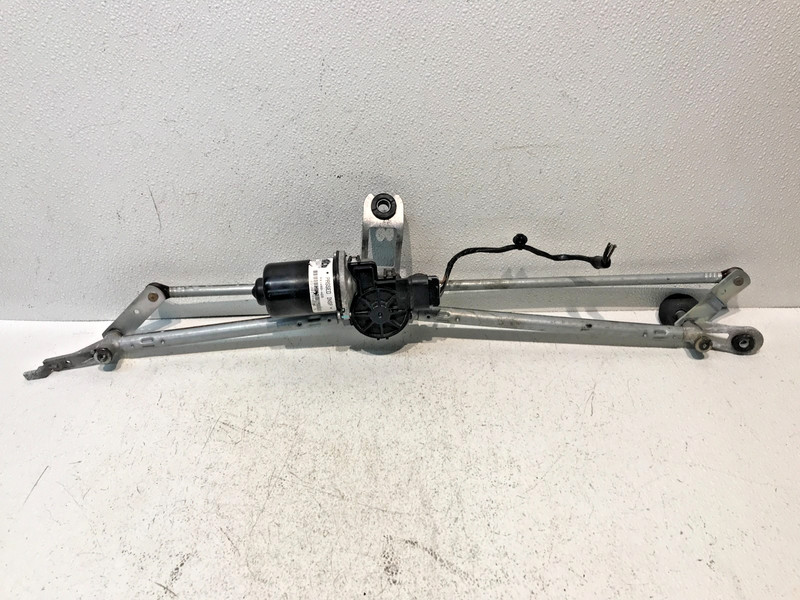 2013-2018 DODGE RAM 1500 FRONT WINDSHIELD WIPER TRANSMISION LINKAGE W/ MOTOR OEM
