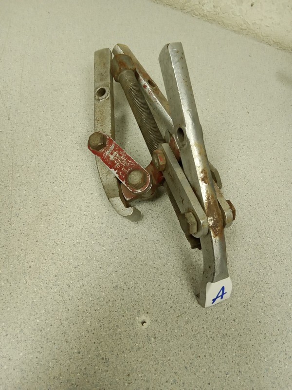 Owatonna Tool Co. 1011-L Pulley Puller 3arm