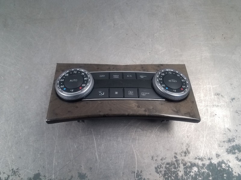 2009 Mercedes Benz AMG C 63 Climate Control Panel #4942 i4