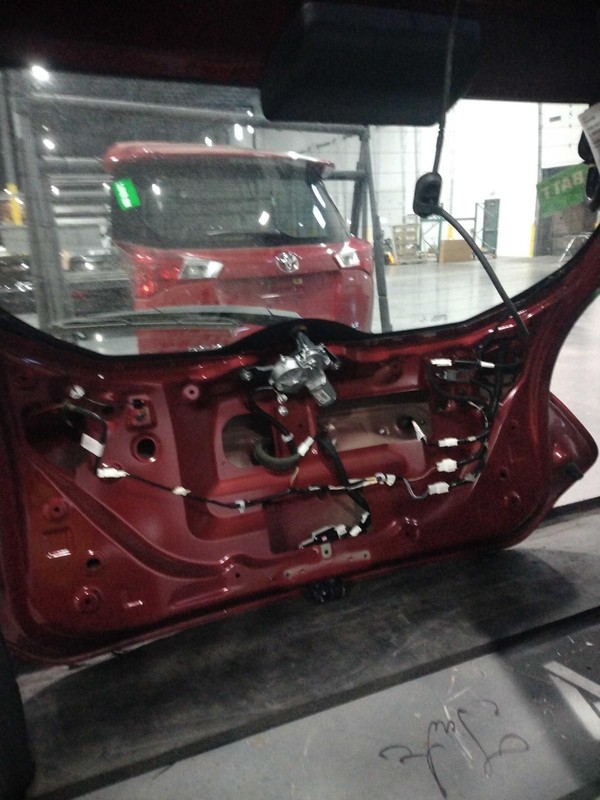 2020 Nissan Kicks OEM Tailgate Red 4DR SUV Good Condition 664879