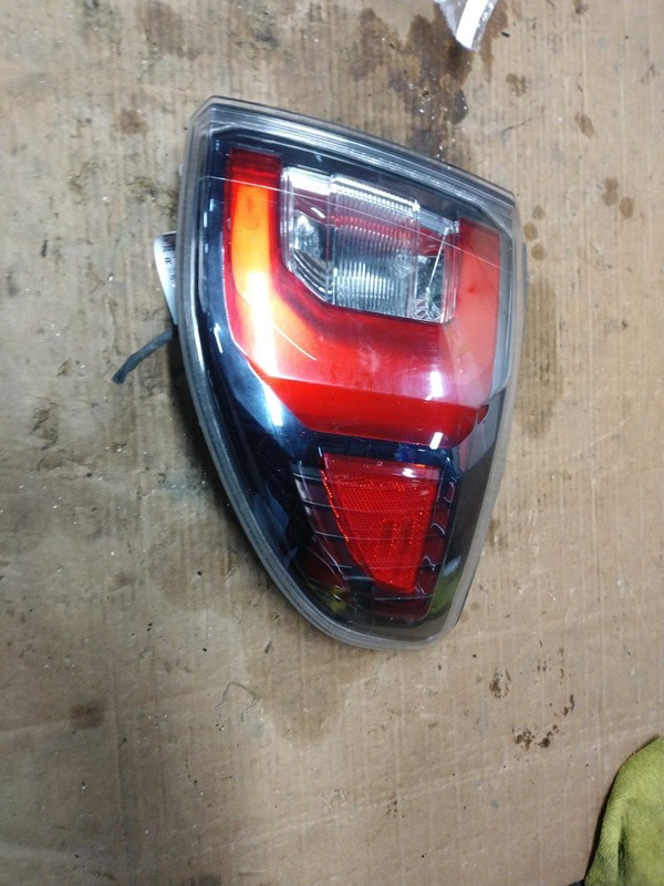 2013 GMC Acadia Right Tail Light Assembly White 39526 Used 247K Miles