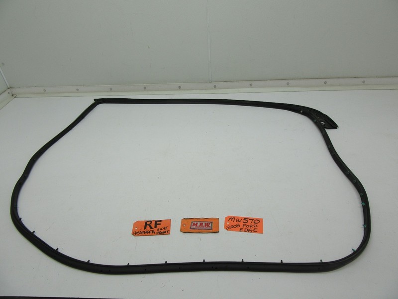 RIGHT FRONT DOOR PANEL RUBBER SEAL BODY STRIP WEATHER STRIPPING CLIPS TO DOOR RF