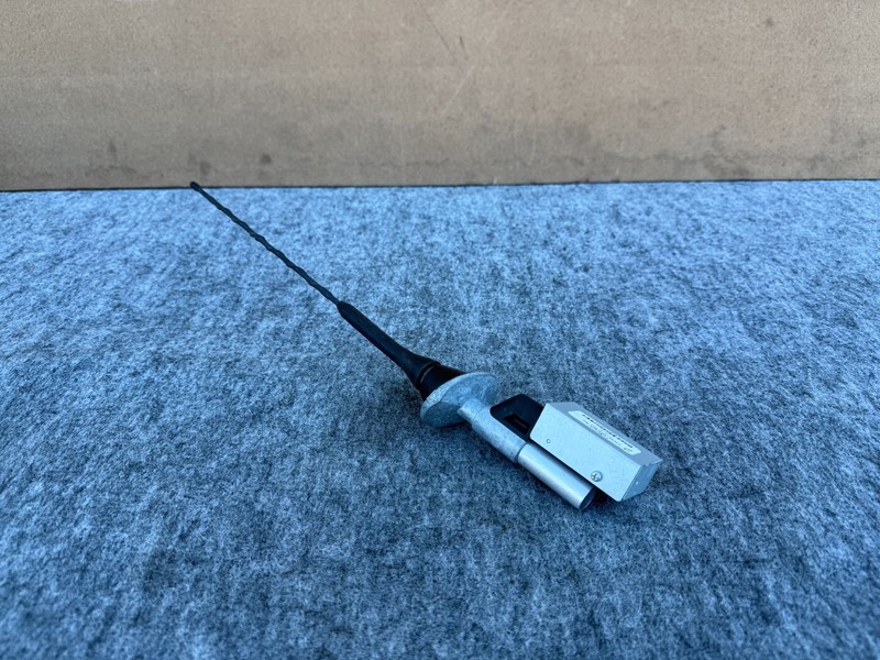 FORD MUSTANG GT CONVERTIBLE 15-23 OEM RADIO STEREO ANTENNA ASSY FR3T-19G461-AC