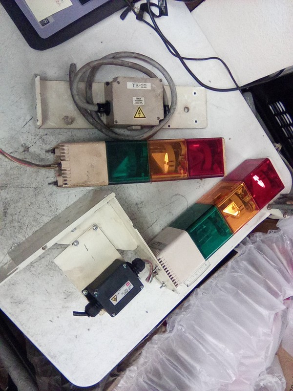 Lot of 2 Patlite KESB-302 24VDC 16.5W Cube Tower W/Mounts & Power Box