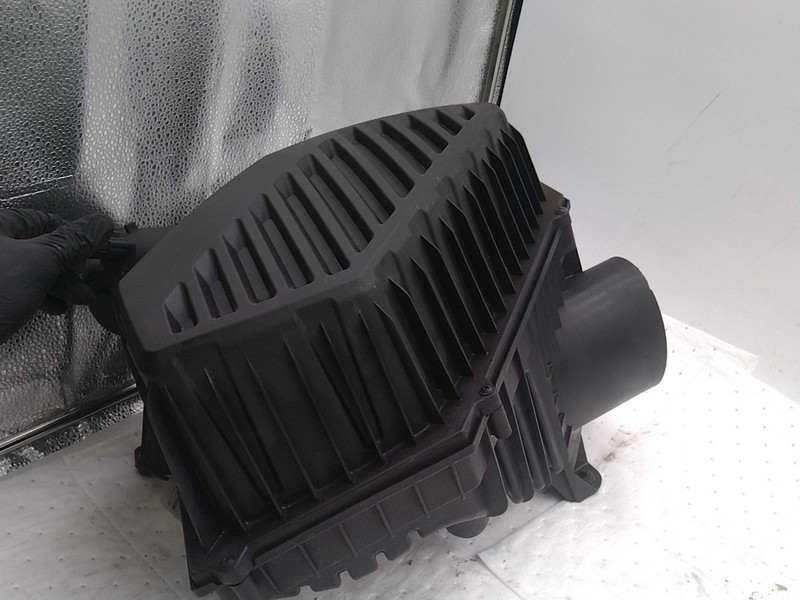 2018 Buick Enclave Air Cleaner Assembly OEM 23325520 Used 132k Miles Grey