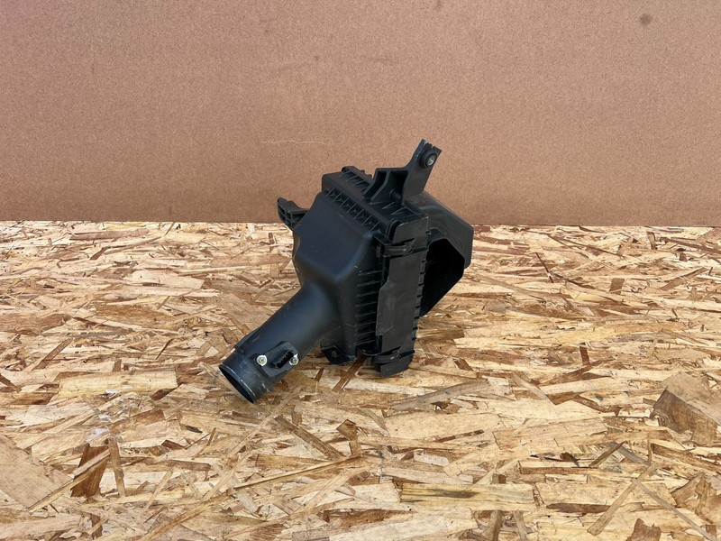 INFINITI M35H M37 Q70 Q70L 2011-2019 OEM LEFT DRIVER AIR CLEANER INTAKE BOX 3.7L
