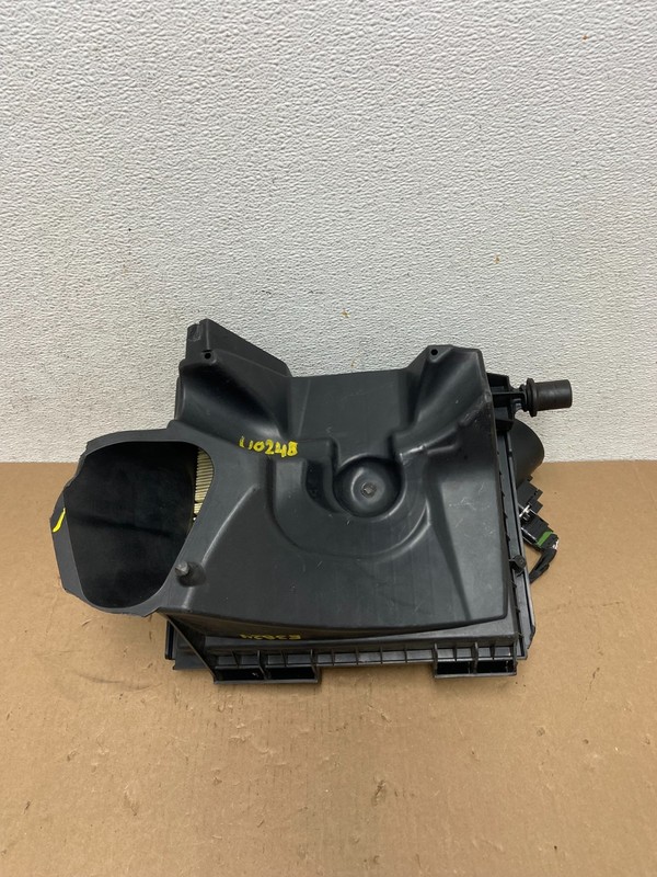 2009 to 2011 Nissan Murano Air Clenaer Filter Box Oem AD6459 DG