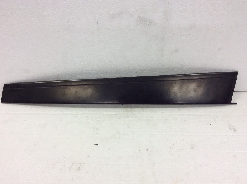 98 99 00 01 02 Accord 4DR Right Front Door Sash Garnish Vertical Molding OEM
