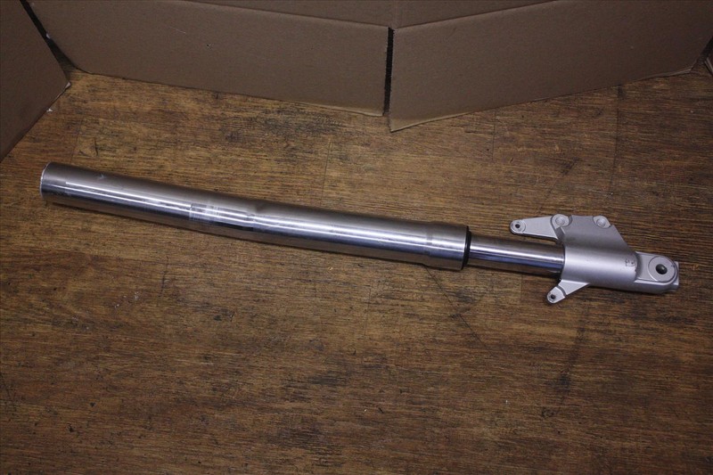 03 SUZUKI VZ 800 MARAUDER FRONT LEFT FORK TUBE OEM VZ800