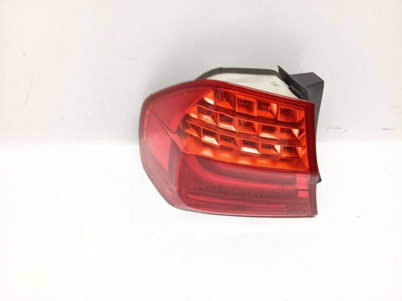 2009-2011 BMW E90 328i 335i Sedan Left Tail Light Lamp Outer 63217154157