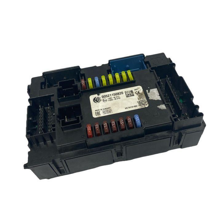 Jeep Renegade fuse relay control 2018 to 2020 bcm unit assembly OEM 00521150820